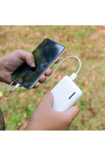Batteria esterna da 10000 mAh con 2x USB ricarica rapida compatto Akashi - bianco