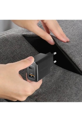 Caricabatterie da Muro USB-A QC3.0 e USB-C Power Delivery Carica Rapida 20W Akashi - Nero